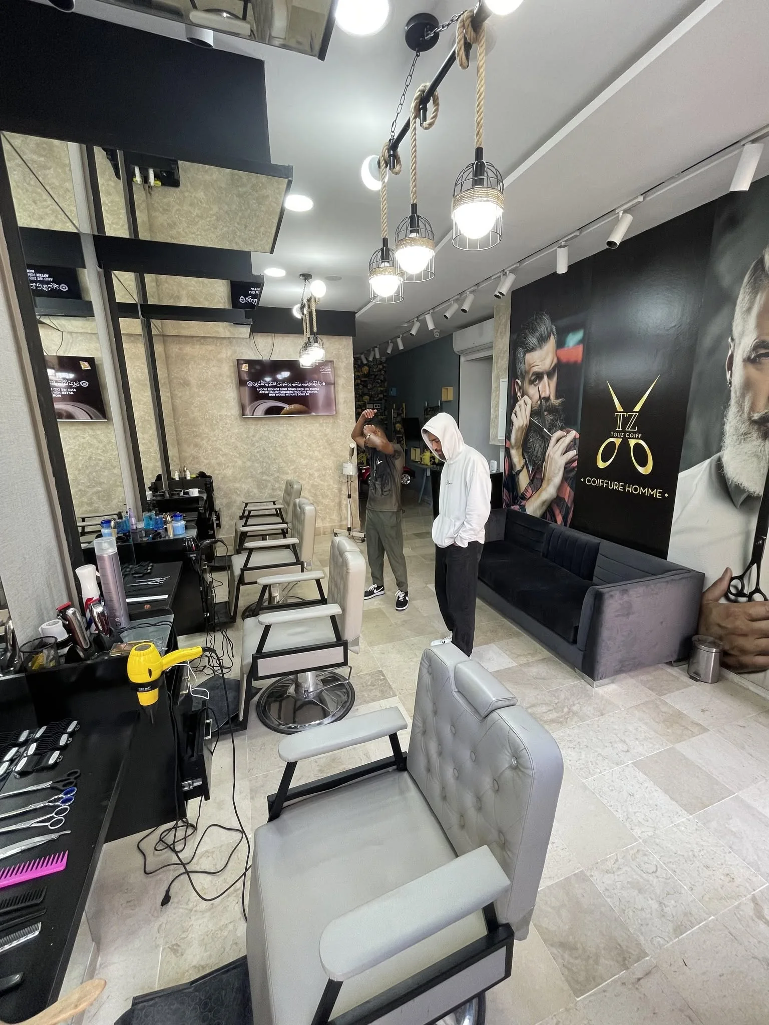 L'intérieur du salon Touz Coiff à Jardin d'El Menzah 1